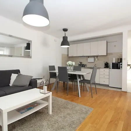 Mirrors Apartament Rijeka