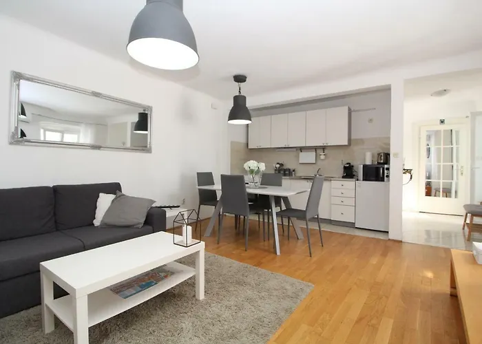 Mirrors Apartment Rijeka