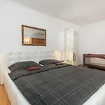 Apartament Mirrors