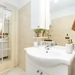 Mirrors Apartman *