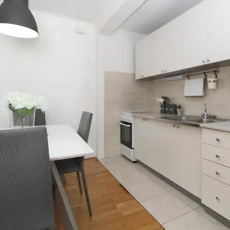Apartman Mirrors