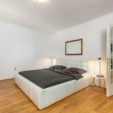Mirrors Apartment *